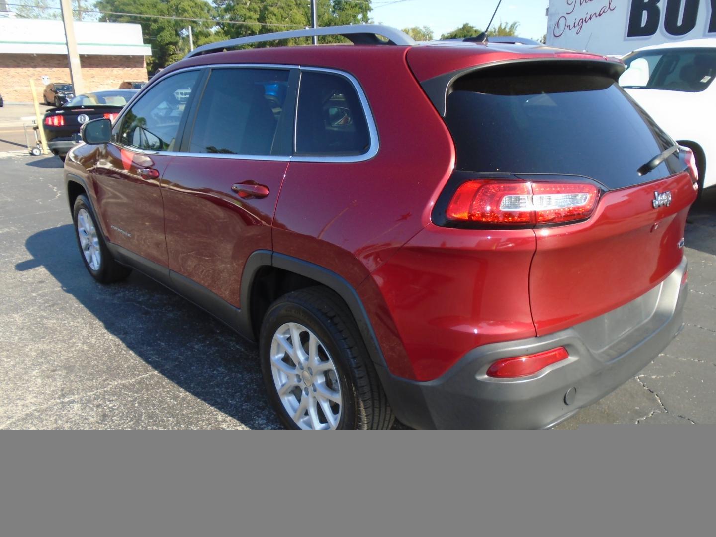 2016 Jeep Cherokee (1C4PJLCB1GW) , located at 6112 N Florida Avenue, Tampa, FL, 33604, (888) 521-5131, 27.954929, -82.459534 - Photo#4